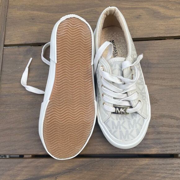 Michael Kors Girls “IMA REBEL-888”  shoes size 13 Youth new never worn MK - Picture 6 of 9